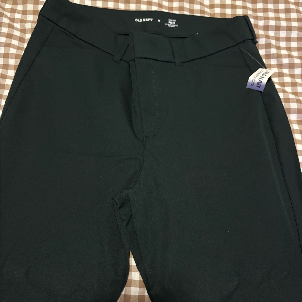 Old Navy Women’s High waisted pixie skinny ankle pant size 12. Dark green